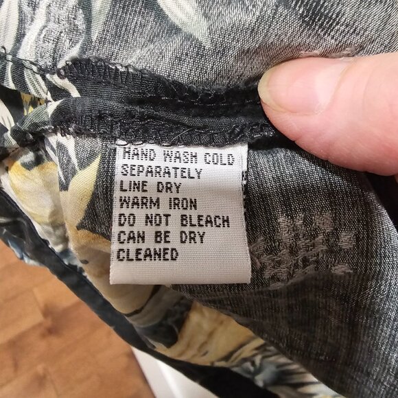 Tommy Bahama floral shirt black with yellow size medium - Picture 5 of 8